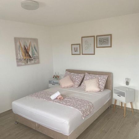 Studio Apartman Mare Trogir Exterior foto