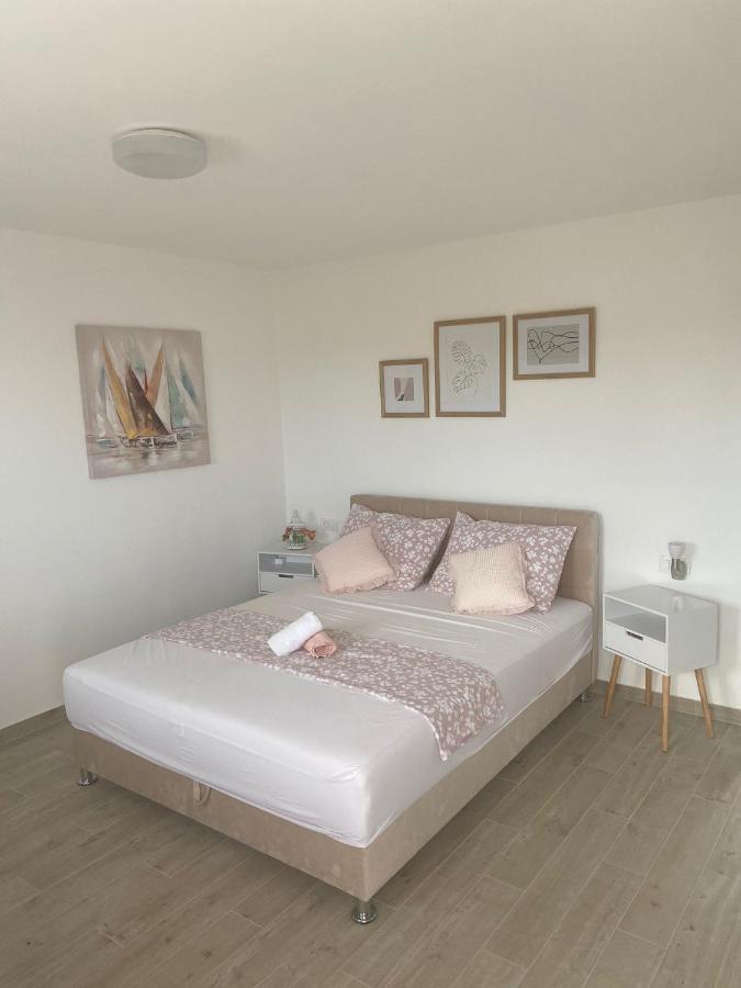 Studio Apartman Mare Trogir Exterior foto